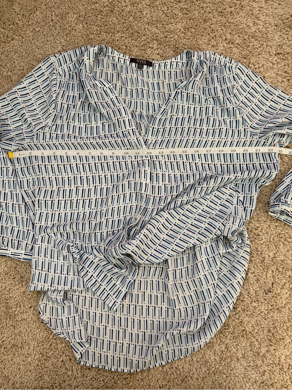 NYDJ Blue White Geometric Print Popover Blouse Medium - Picture 4 of 5